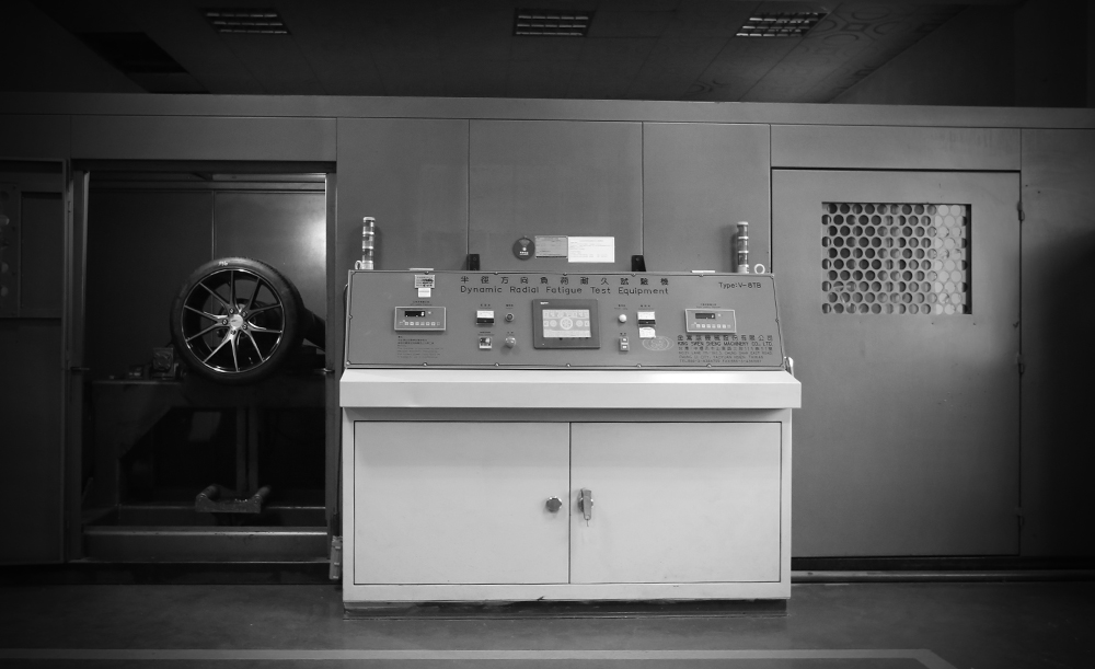 Radial load rolling fatigue test